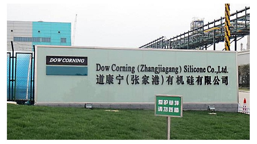 張家港道康寧使用薩都固定奇擋煙垂壁、特級(jí)防火卷簾門